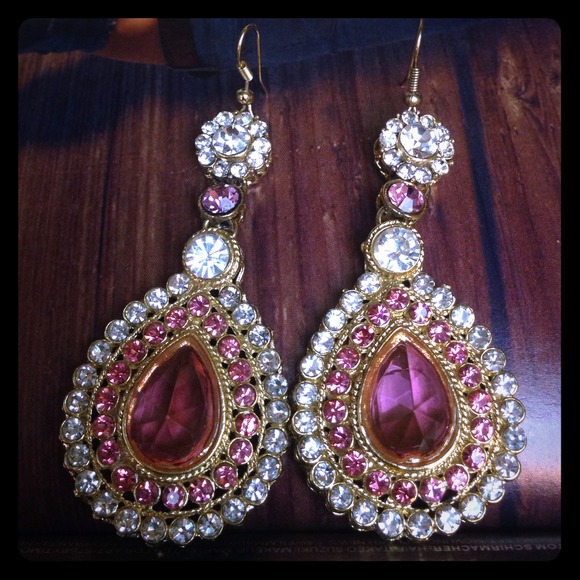Jewelry - Bling bling pink earrings