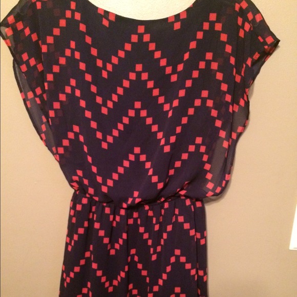 Geometric navy and red dress! 😍❤️ - Picture 4 of 4