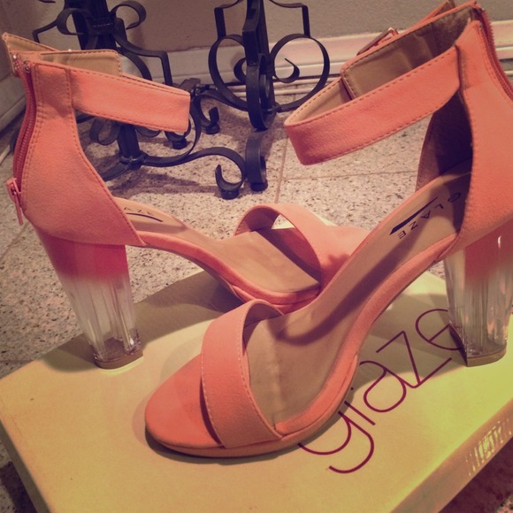 ‼️SOLD‼️ Cute peach heels🎉HP FAB FAV 8/6🎉