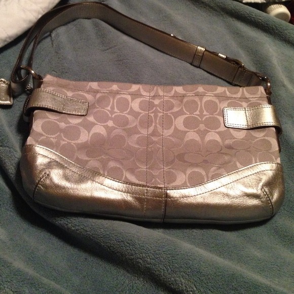 Coach purse. - Picture 2 of 4