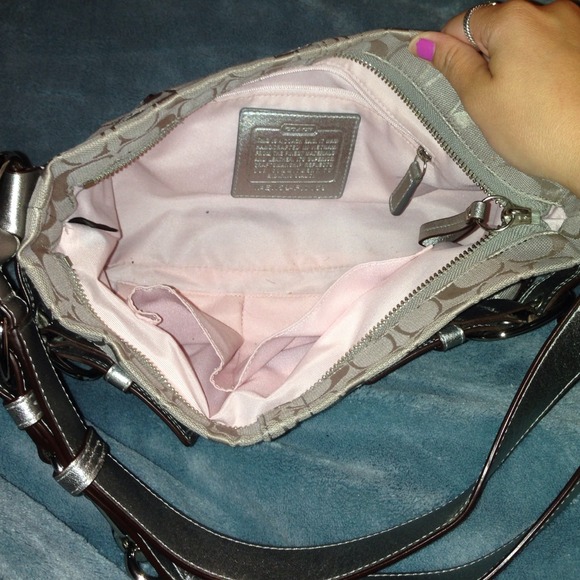 Coach purse. - Picture 3 of 4