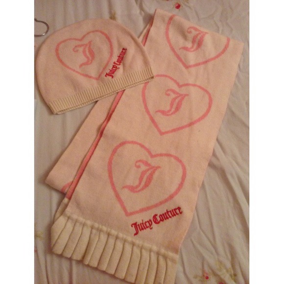 Juicy Couture Accessories - JUICY COUTURE pink/white reversible scarf & hat