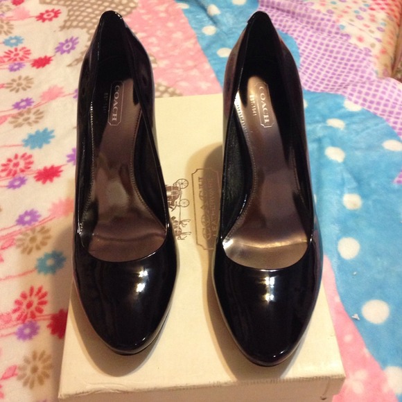 COACH Black Patent Leather Pumps. Like New!!