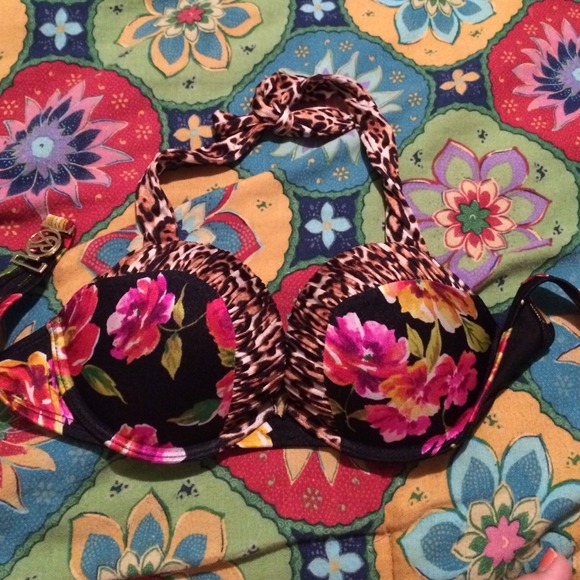 Victoria Secret bombshell bikini top