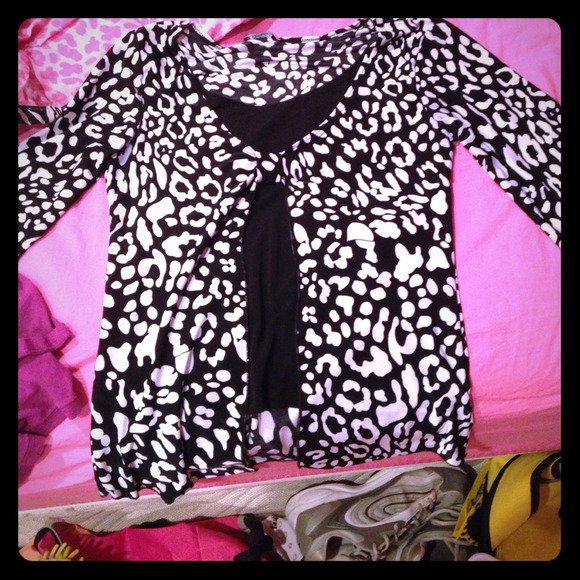 Black and white cheetah shirt