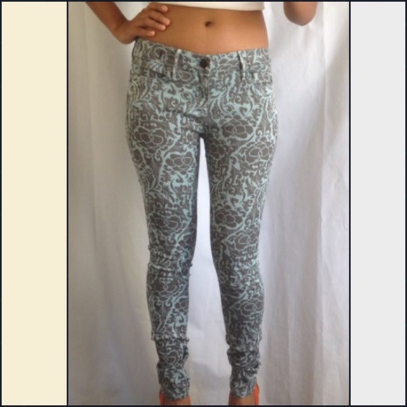 Miss Me Denim - NWOT Miss Me Floral Print Skinny Jeans