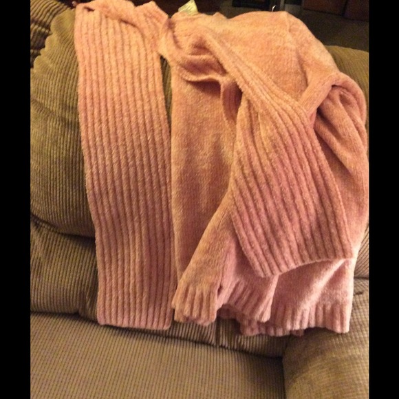 Pink sweater 🌸 - Picture 2 of 2