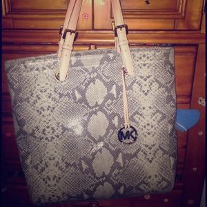 Authentic Micheal Kors handbag