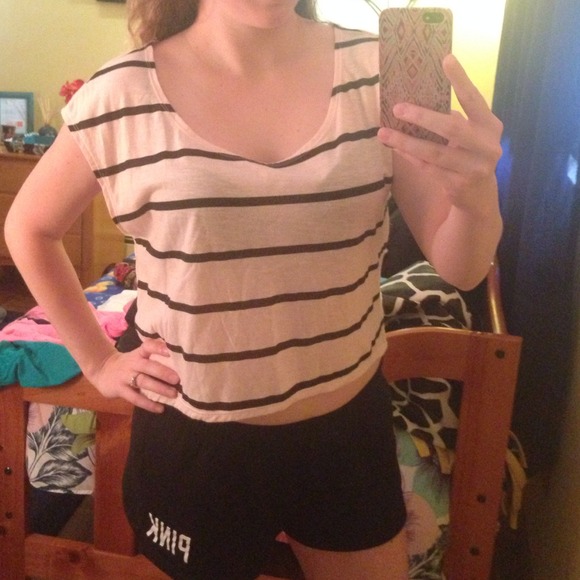 ❌SOLD❌VS PINK crop high/low top💕 - Picture 4 of 4