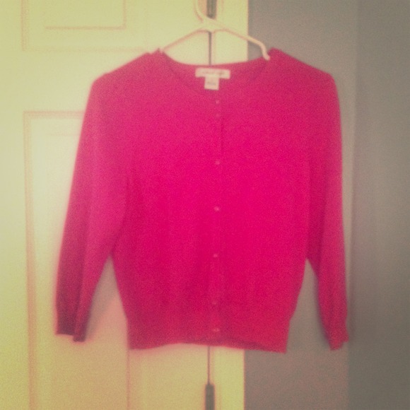 Adorable fuchsia cardigan sz M August Silk