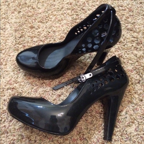 Melissa - Picture 3 of 4