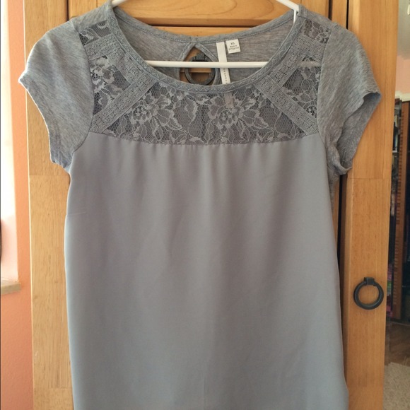 Lauren Conrad Tops - Lauren Conrad bow TShirt
