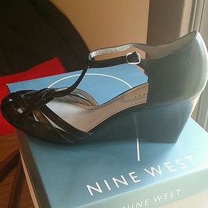 NWT Nine West wedge heel shoes
