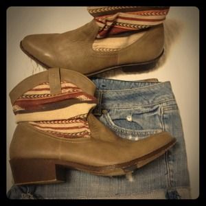 Brand new short western boots!!