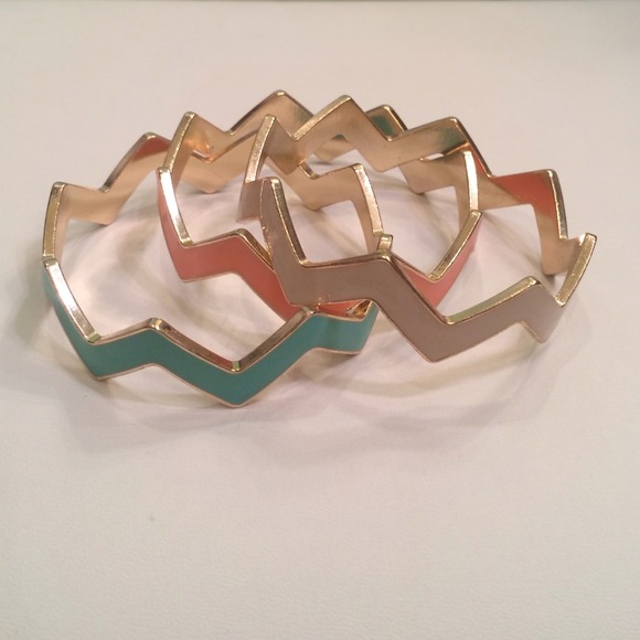 Tri-colored Chevron Bracelets! - Picture 2 of 3