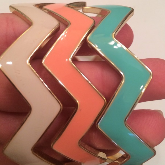Tri-colored Chevron Bracelets! - Picture 3 of 3