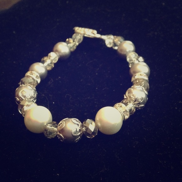 Silver & grey bracelet. NWT - Picture 1 of 2