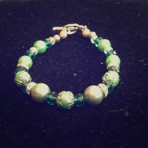 Green bracelet with snake toggle. NWT