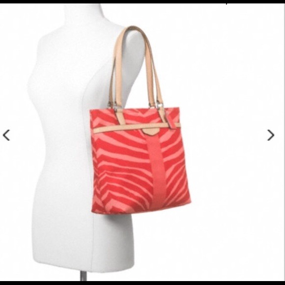 REDUCE PRICE 🐾 SIGNATURE STRIPE ZEBRA PRINT TOTE - Picture 2 of 3