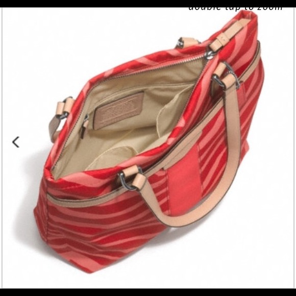 REDUCE PRICE 🐾 SIGNATURE STRIPE ZEBRA PRINT TOTE - Picture 3 of 3