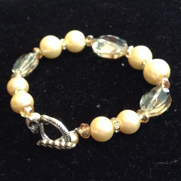 Silver, gold & oyster bracelet with snake toggle. - Picture 2 of 2
