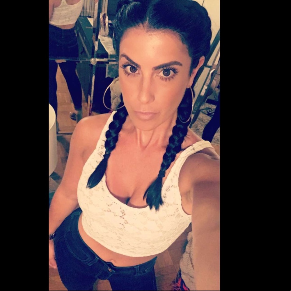 Meet your seller/buyer! 👋💋🙋👠👖🎀👗💏