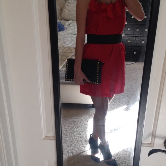 Gorgeous red dress - Picture 2 of 4