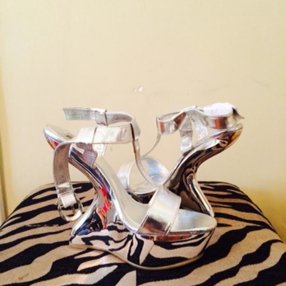 NO LONGER AVAILABLE: Silver curvy wedges - Picture 1 of 1