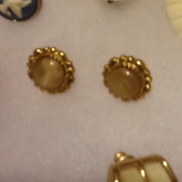 Beautiful earrings - Picture 2 of 4