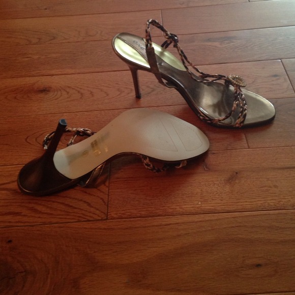 One O One heels - Picture 3 of 3