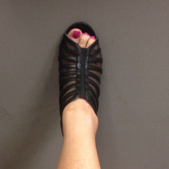 Black Anne Michelle netted pumps - Picture 1 of 4