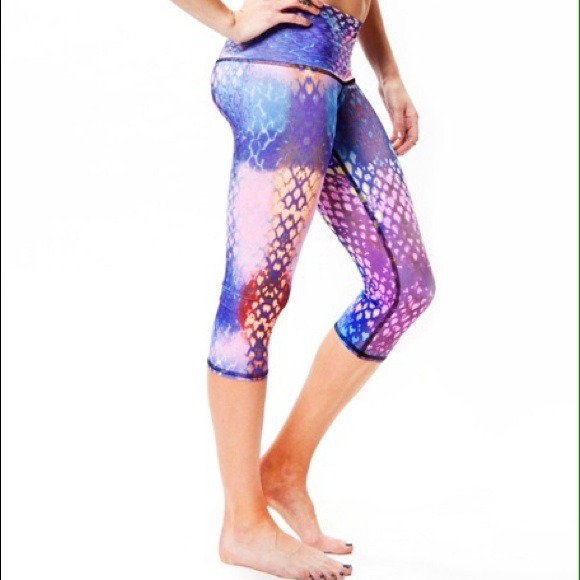 NWT TEEKI MERMAID GODDESS YOGA CAPRIS