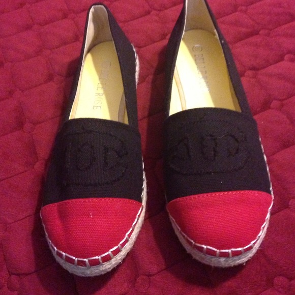 SOLD! Very cute Black and red flats