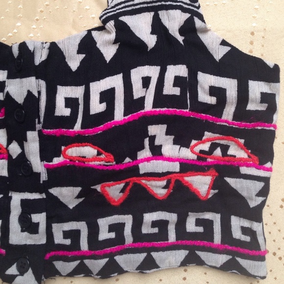 🚫SOLD🚫 Host Pick✨Cute Printed Cropped Top - Picture 4 of 4