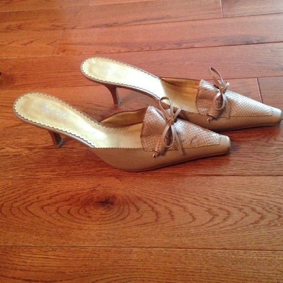 BCBG shoes