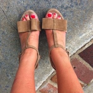 Marni Shoes - 🍁Gorgeous Marni Suede TStrap Bow Heel Marni Shoes - 🍁Gorgeous Marni Suede TStrap Bow Heel