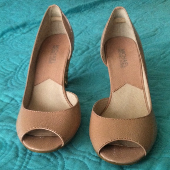 Shoes - Picture 2 of 4