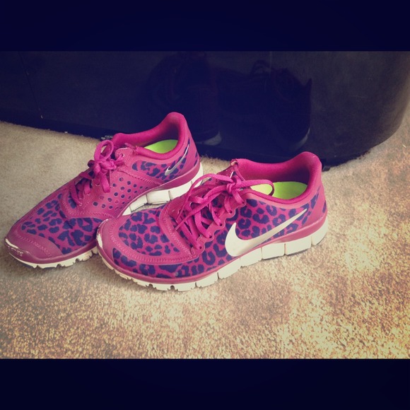 Leopard print womens  nike  frees 5.0 size 7