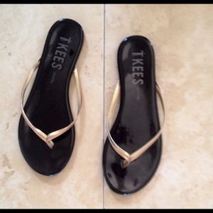 T Kees flip flops, black with Gold and silver SZ 6