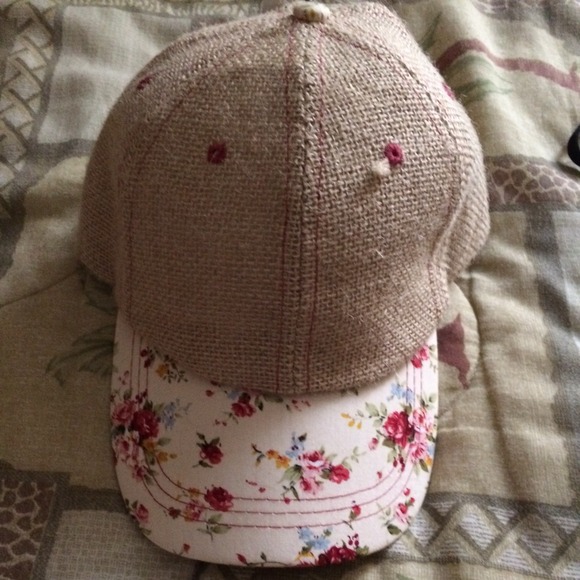 Rue21 hat