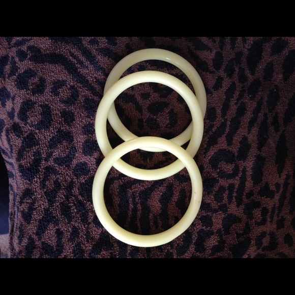 Set of 3 yellow (citron) bangles - Picture 2 of 2