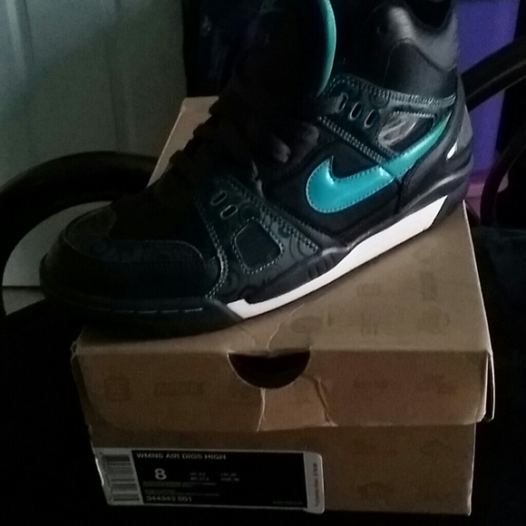 WMNS AIR DIGS HIGH