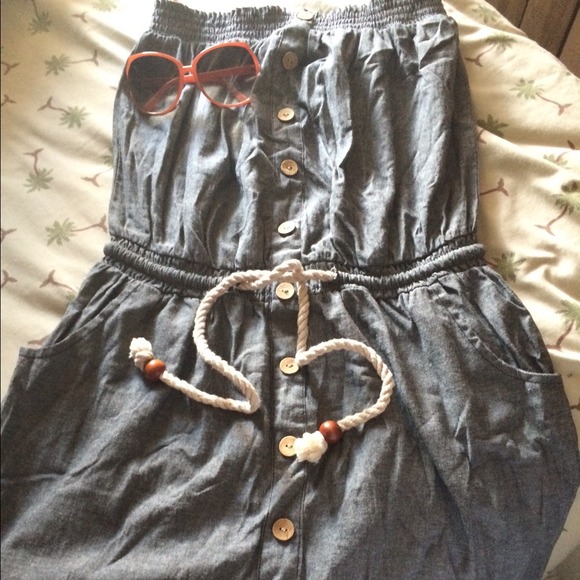 Beach dress - Picture 1 of 4