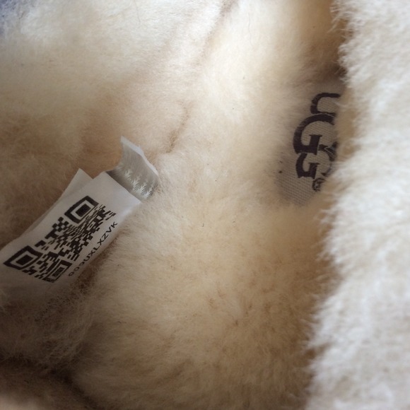 Cozy UGG® Ascot - 100% authentic! 👣 - Picture 3 of 4