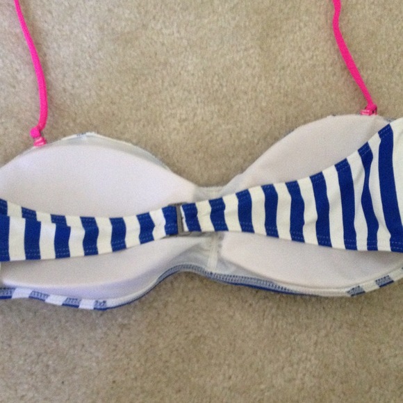 a bikini top - Picture 3 of 3