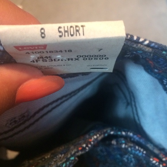 FLASH SALE Floral Print Levi Shorts - Picture 3 of 4