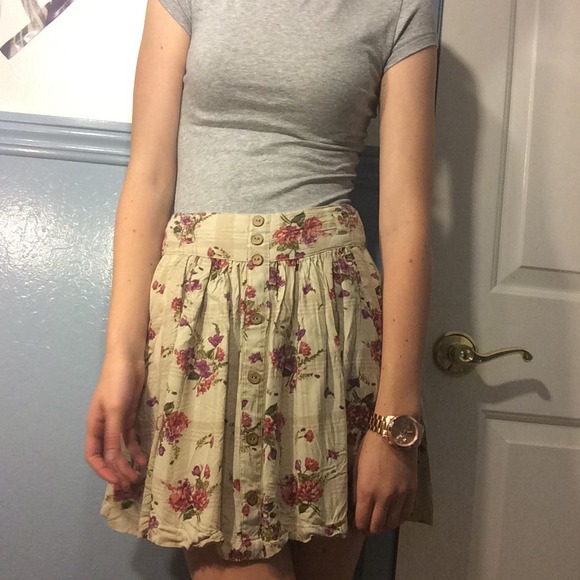 π«SOLD IN BUNDLE Floral skirt - Picture 3 of 3