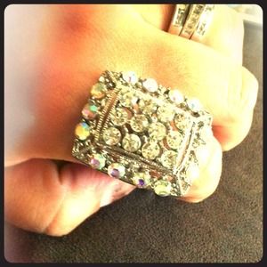 Adjustable blinging ring