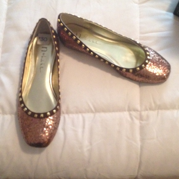 N by Nicole Miller Detailed Flats