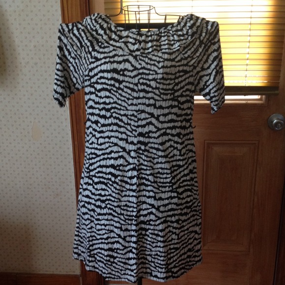 Dress - Picture 3 of 3